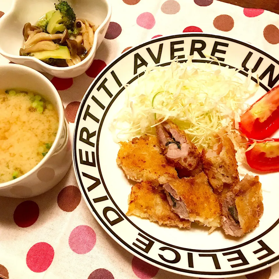 豚肉の梅しそフライ♡里芋のお味噌汁♡ブロッコリーの煮浸し♡|まゆかさん