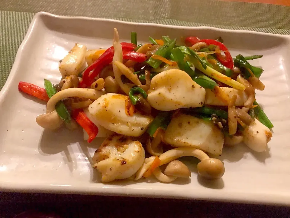 Stir-fried squid&vegetables🦑イカの塩炒め|🌈Ami🍻さん