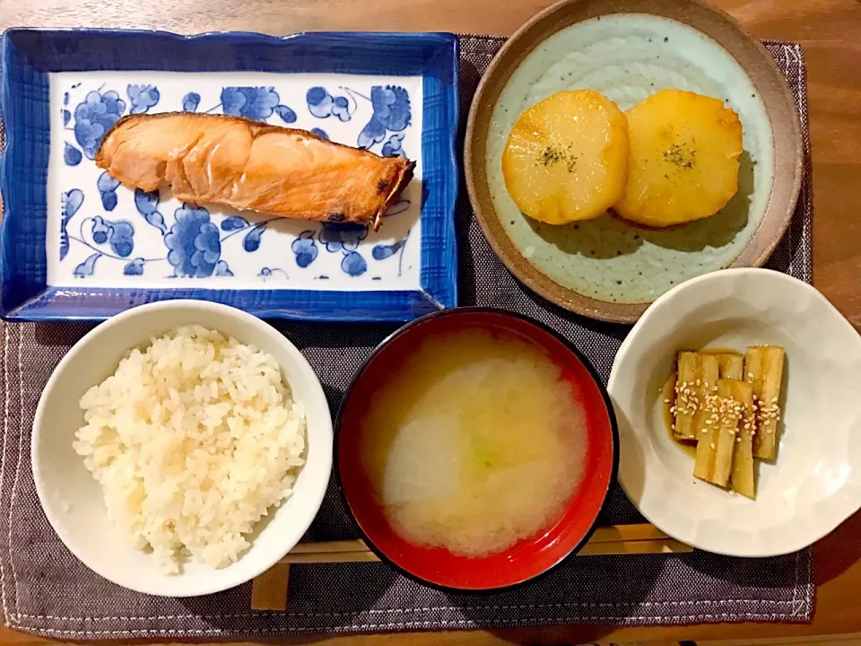 鮭、大根ステーキ、ごぼう煮、うっすらだしごはん|せさん