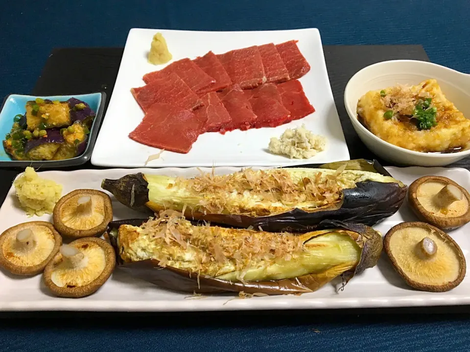 馬刺しに北海道の山わさび
メインはナスのお浸しと焼き茄子
揚げ出し豆腐はダイエット対策|まる丸 kichenさん