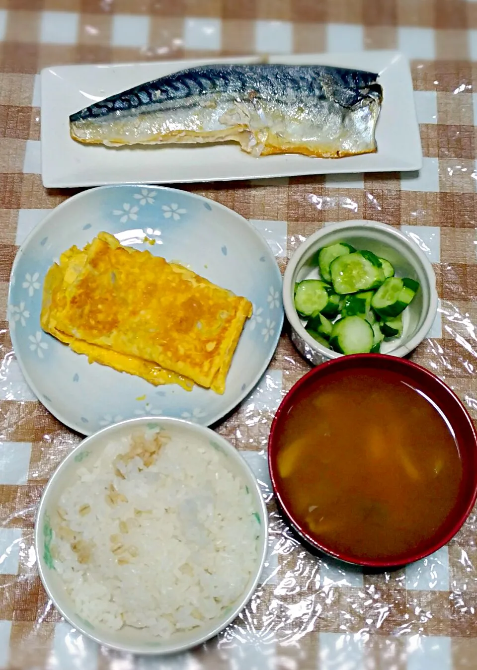 サバの塩焼き
卵焼き
キュウリの塩付け
味噌汁|時雨さん