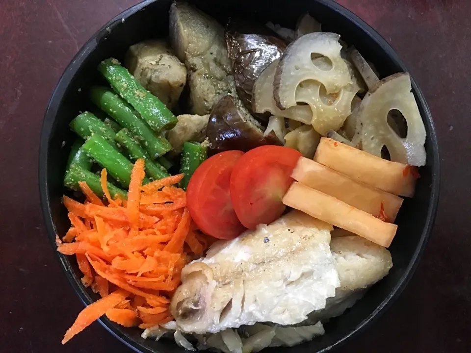 鯵、茄子、蓮根、人参、インゲン、トマト、大根#vegetable #bento #お弁当|aiさん