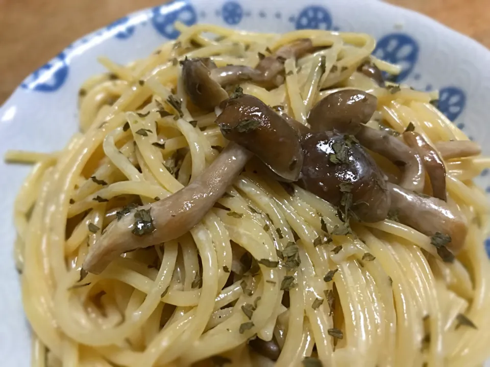 キノコのパスタ 〜 Mushroom pasta

#キノコ #パスタ #生クリーム #パセリ #イタリアン #秋 #秋の味 #mushrooms #pasta #Italian #dinner #fall #autumn|Susanさん