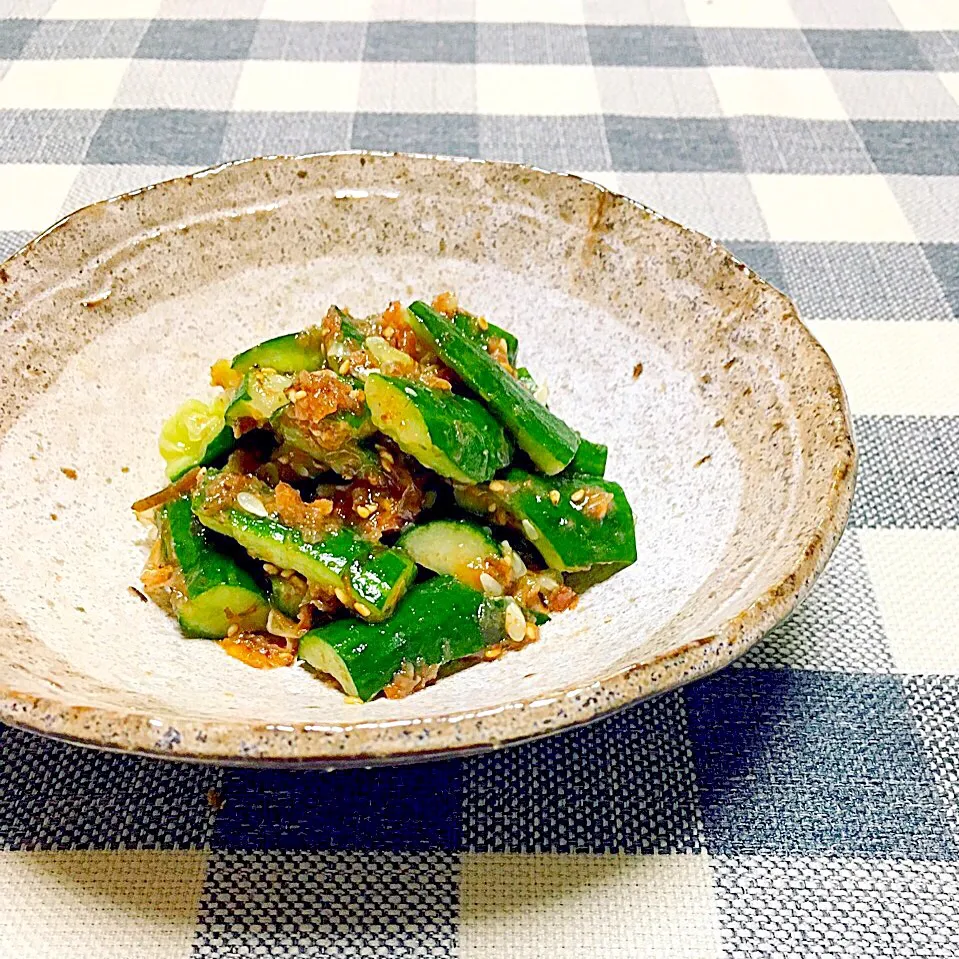 さくちんさんの料理 たたききゅうりの梅かつお🎶|omoさん