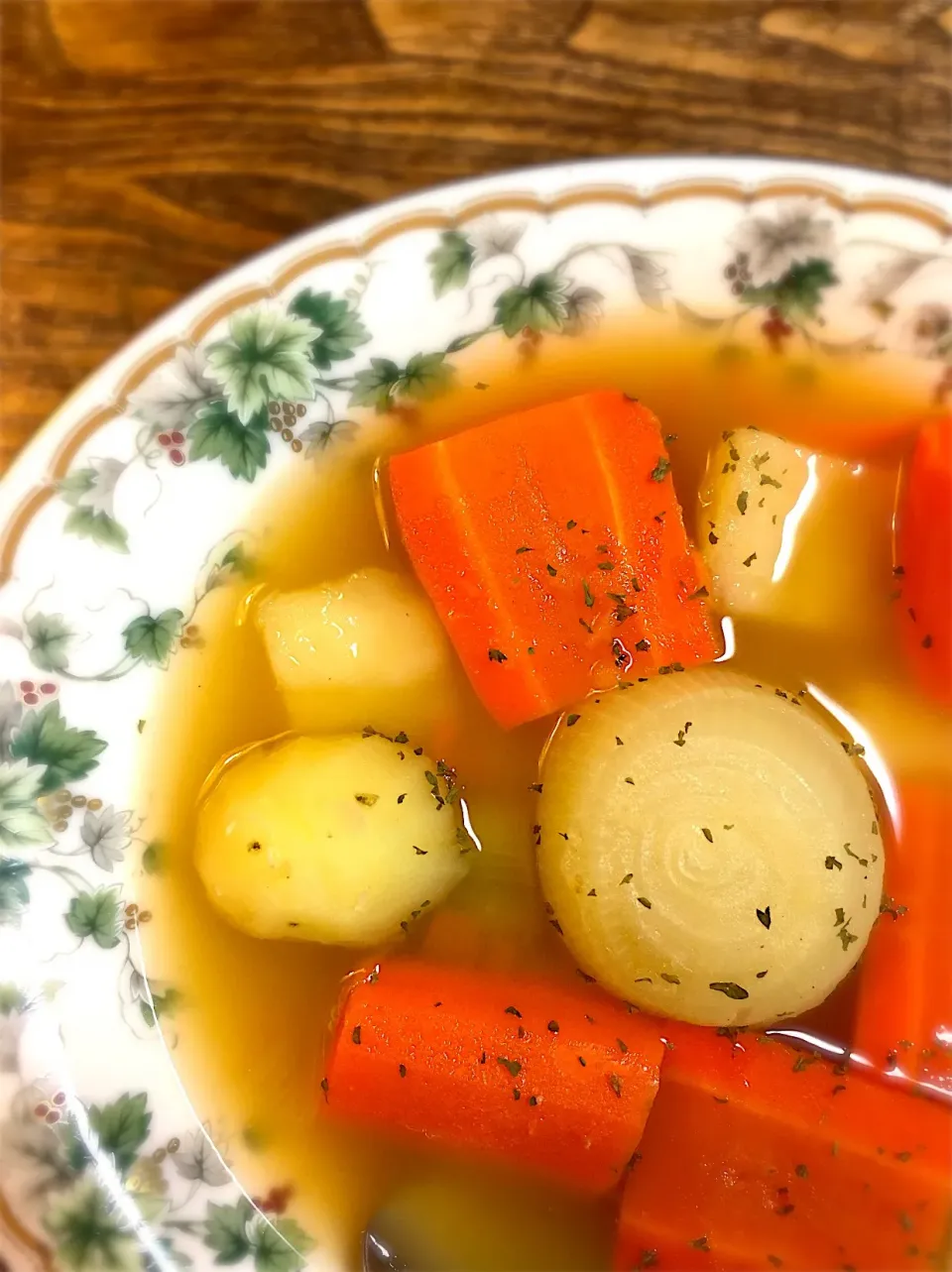 嵐の日の夕飯
・ペコロス 人参  じゃがいものスープ|akiさん