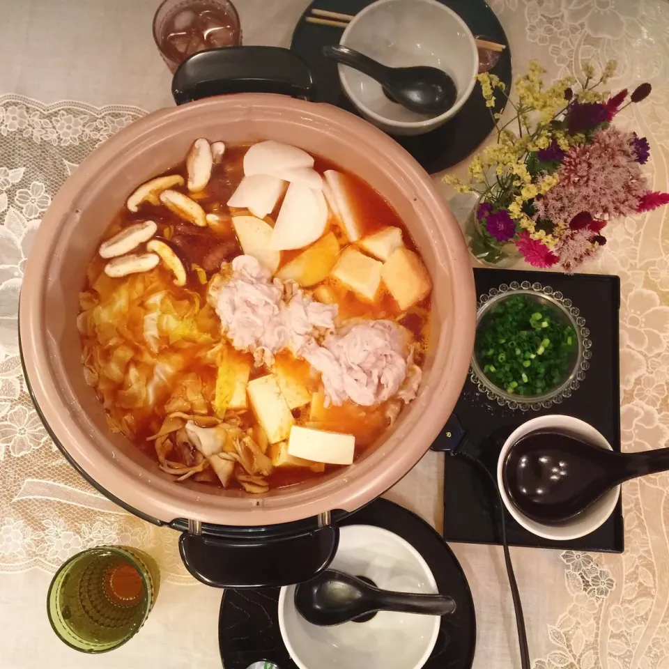 Snapdishの料理写真:9/17❤︎休日晩ごはん❤︎キムチ鍋〆はうどん
#晩ごはん #キムチ鍋 #鍋 #おうちごはん|Makinsさん