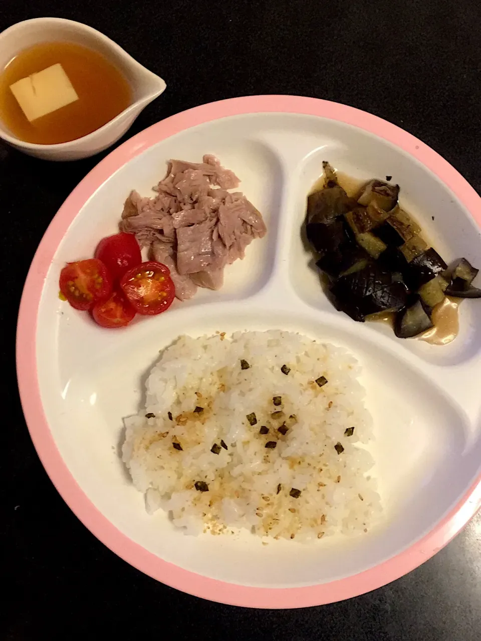 離乳食 夜 ・ふりかけごはん ・マグロのグリル ・ナスの煮浸し ・豆腐のお味噌汁 ・デラウェア(写真なし)|ぺろたんさん