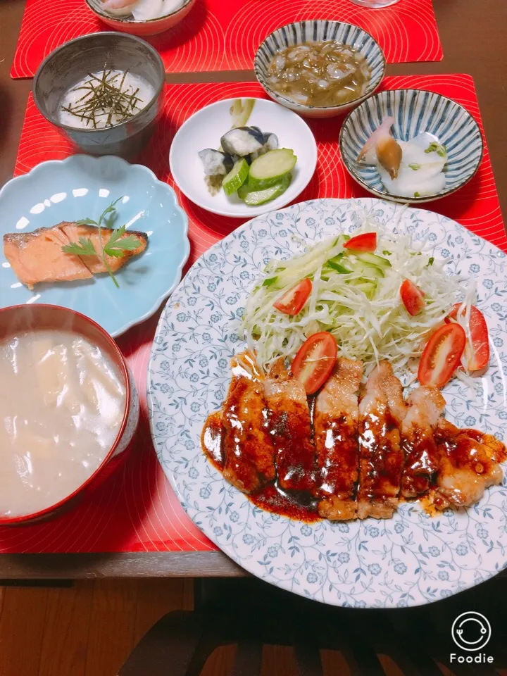 トンテキ。鮭の味噌漬け焼き。大根の味噌汁。|りょうさん