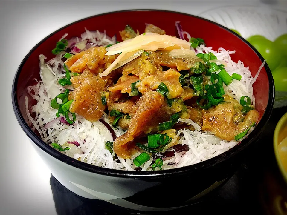 ニンニク香るまぐろの漬け丼😋#ニンニク#まぐろ漬け丼|佐野未起さん