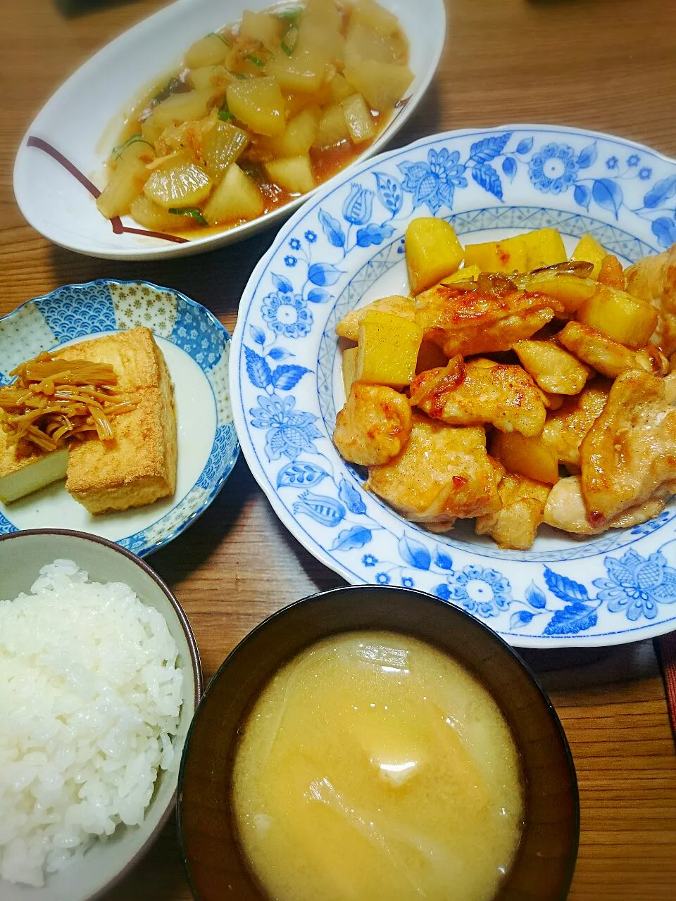 ・鶏胸肉とじゃがいもの甘味噌焼き
・大根と干しエビのトロトロ煮
・厚揚げのなめ茸のせ
・葱の味噌汁|ようかんさん