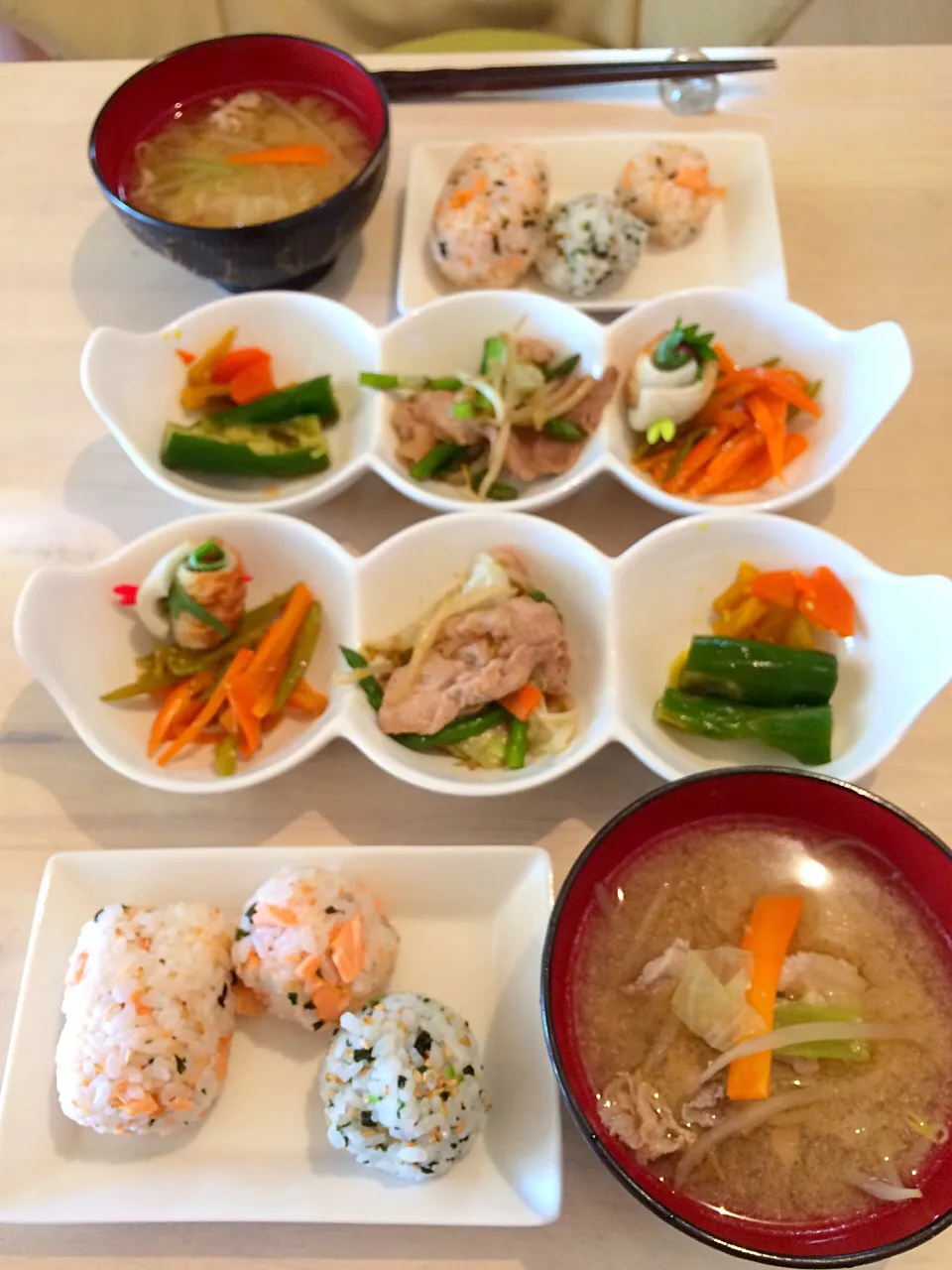 Snapdishの料理写真:今日の男子料理 朝食だよぉ〜2017/09/18 全体はあ弁当残りだけど…σ^_^; 豚汁は旨いできたよ。|Booパパさん