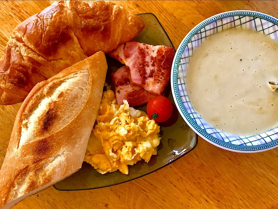 Snapdishの料理写真:朝食🌅💕🥐🍳🌰スープ|みうのすけさん