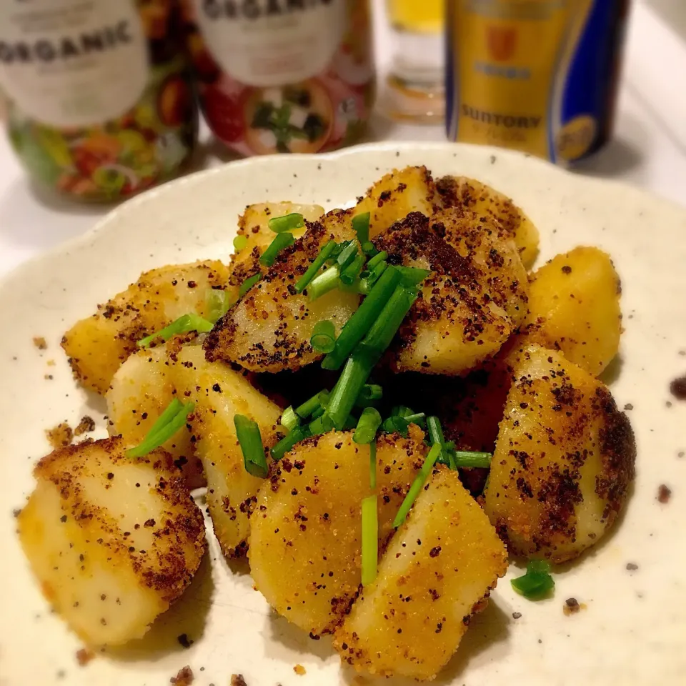 味噌パウダーでじゃがいもの味噌バター炒め🥔🍺|まるまさん