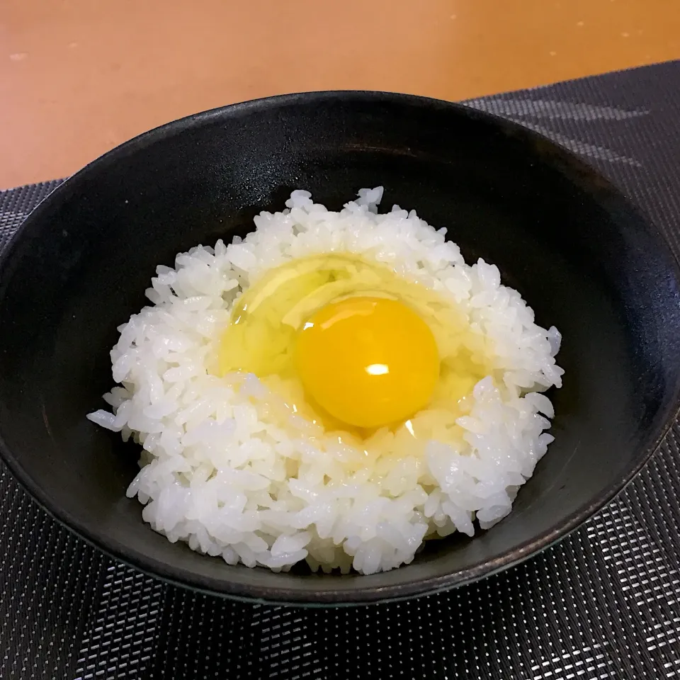 土鍋で炊いたごはんで卵かけごはん!  (^-^)|Kei Satoさん