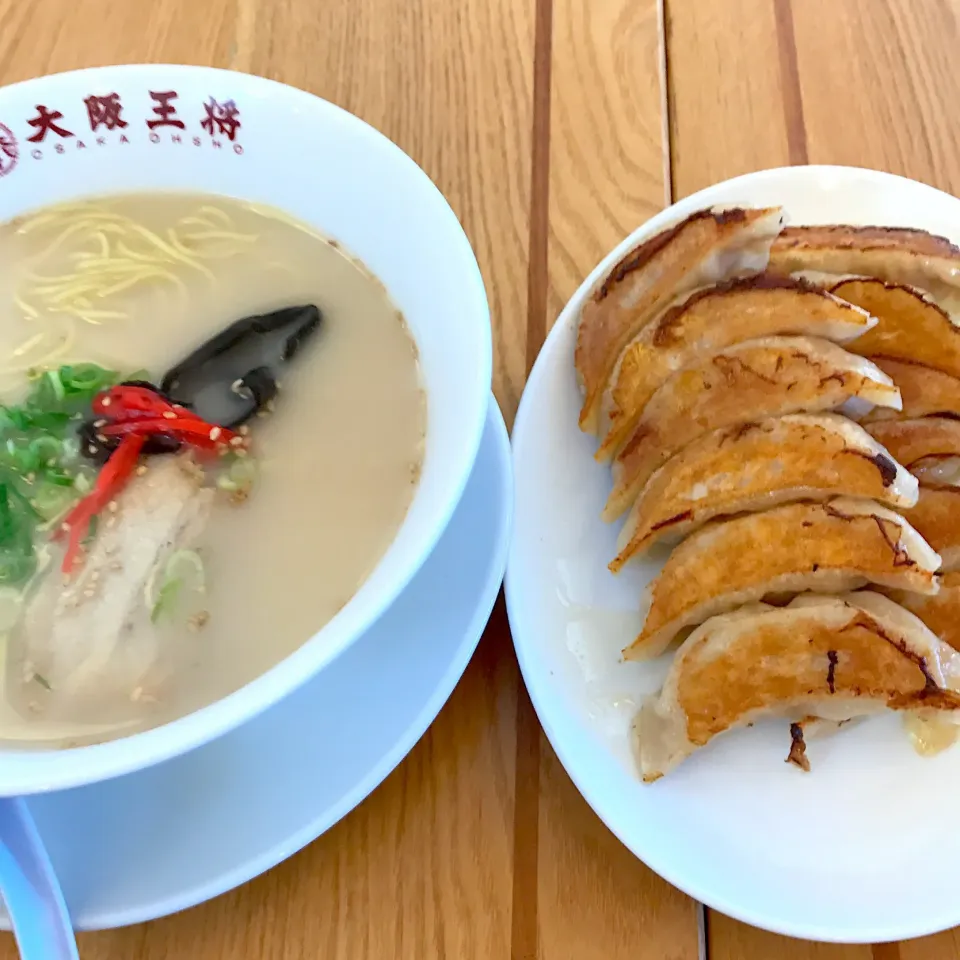 とんこつラーメン🍜
餃子。|💙💙渡辺翔太💙💙さん