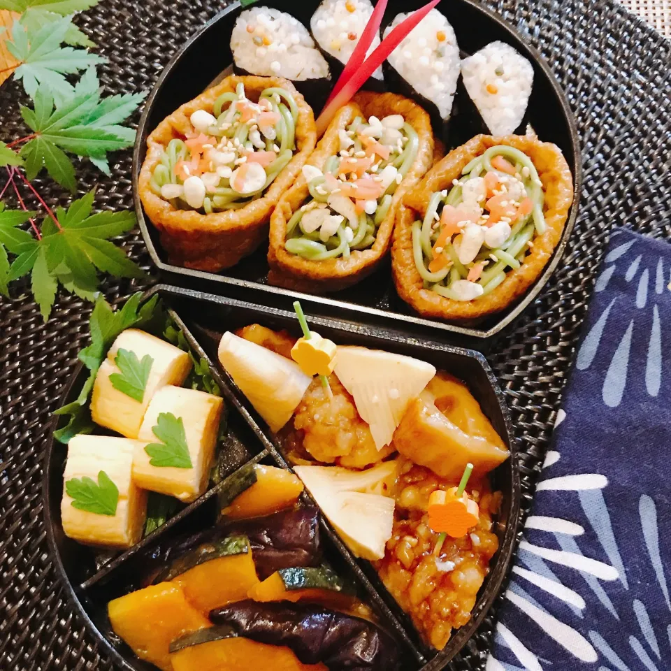 そば弁当🍱

🌿豚の唐揚げとレンコン筍の黒酢炒め
🌿かぼちゃと茄子の煮びたし
🌿だし巻き玉子
🌿茶蕎麦いなりとしずく細巻き|Ayako Sakakibaraさん