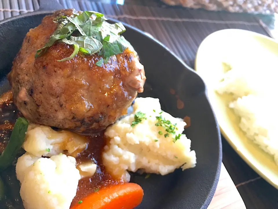 鉄板焼き手ごねハンバーグ 和風おろしソース|htさん