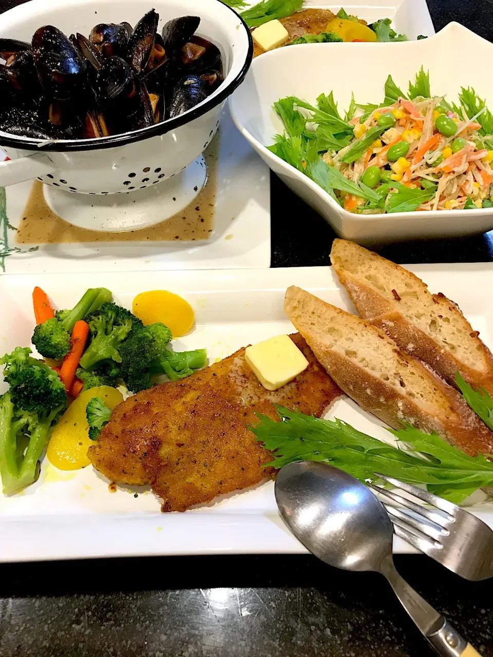 舌平目のカレー味ムニエルと
ムール貝にデパ地下風ごぼうサラダ🥗を添えての夕ご飯|シュトママさん