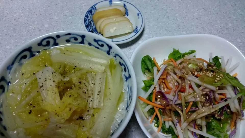 Snapdishの料理写真:白菜のスープご飯、豆腐そうめんサラダのせ、燻かまチーズ！|あまねさん