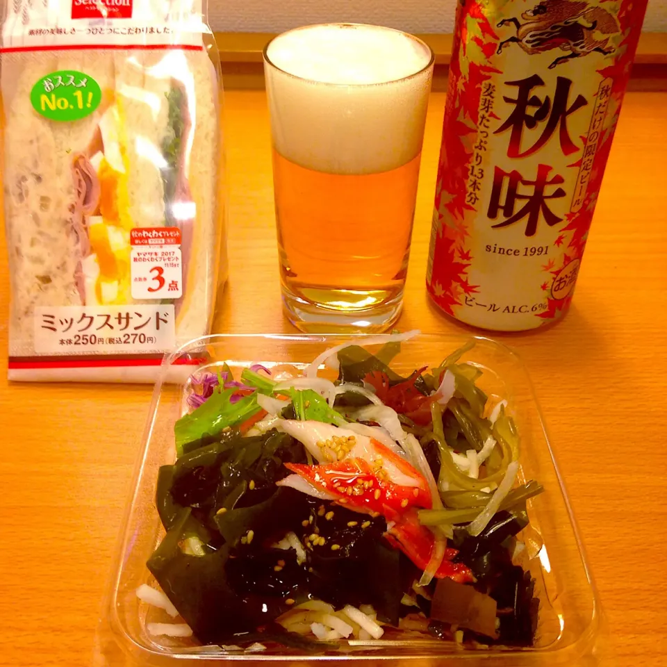 Snapdishの料理写真:ようやく仕事終わり、ホテルで🍺|nao子さん