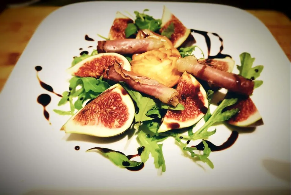 Snapdishの料理写真:figs...|Matthew NLさん