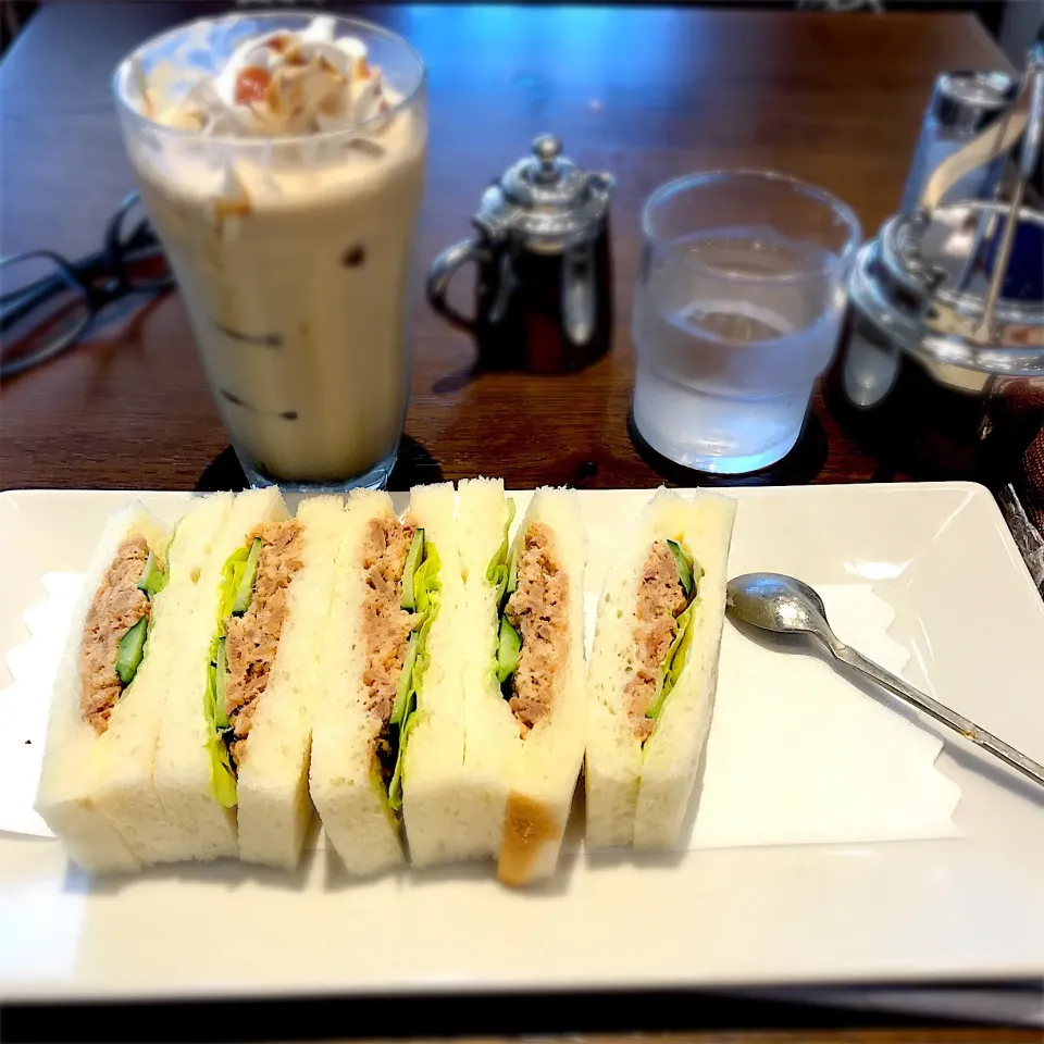 Tuna sandwich for my morning tummy 😅✌️ #veggies #vegetables|Food Gardenさん