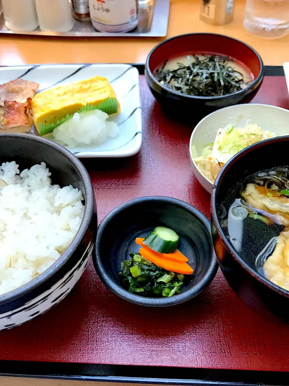 麦御飯とトロロ/赤魚粕焼き 出汁巻き玉子/冷奴/野菜天そば|山内博之さん