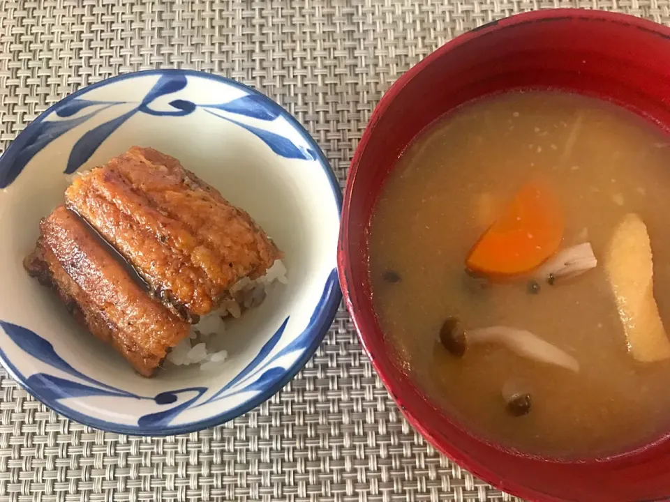 ひと口鰻丼&根菜のお味噌汁朝ごはん|saoricocoさん