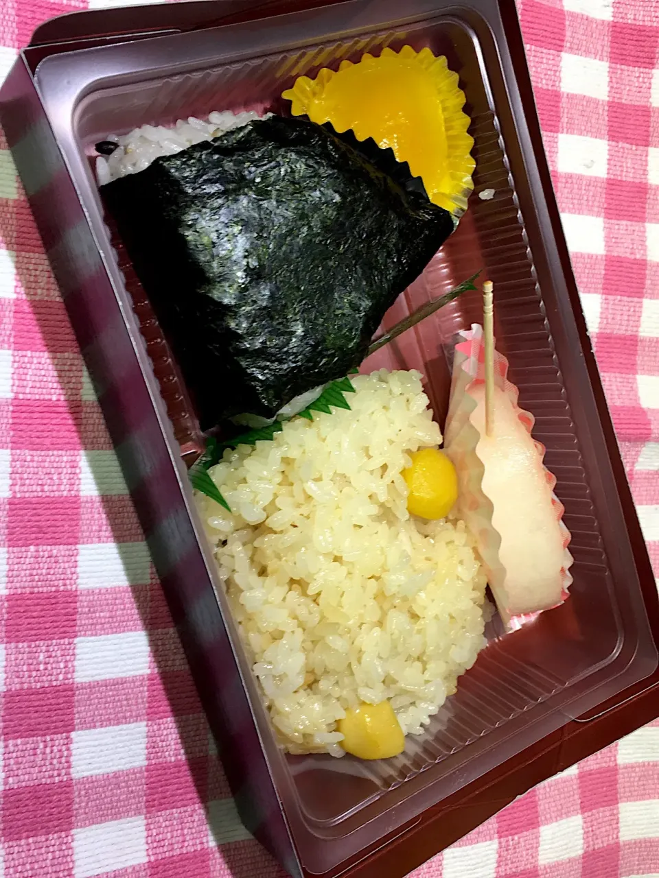 Snapdishの料理写真:栗ごはんと十六穀米と梨|Naokazu Kuritaさん