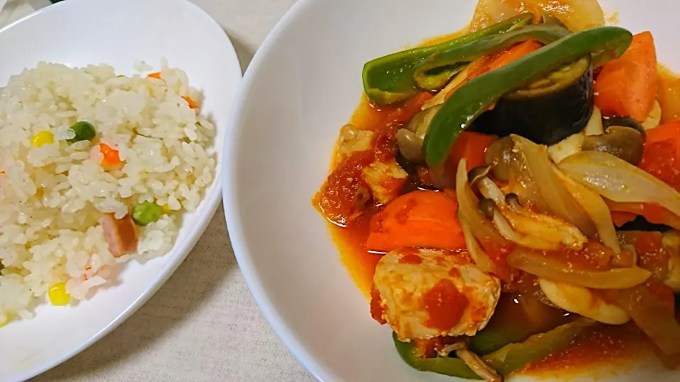 鶏肉となすのトマト煮込み&炊き込みピラフ|やのさん