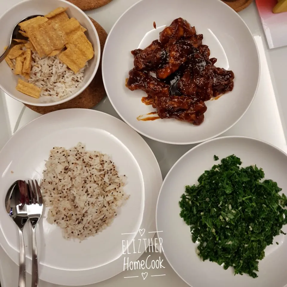 Snapdishの料理写真:Pork Ribs King 排骨王 + Stir Fry Kale
#elizhomecook #cookingtherapy #cookingdiary #homecook #Chinesecuisine #mynewexplorer #newdishes|Esther Eliz Limさん