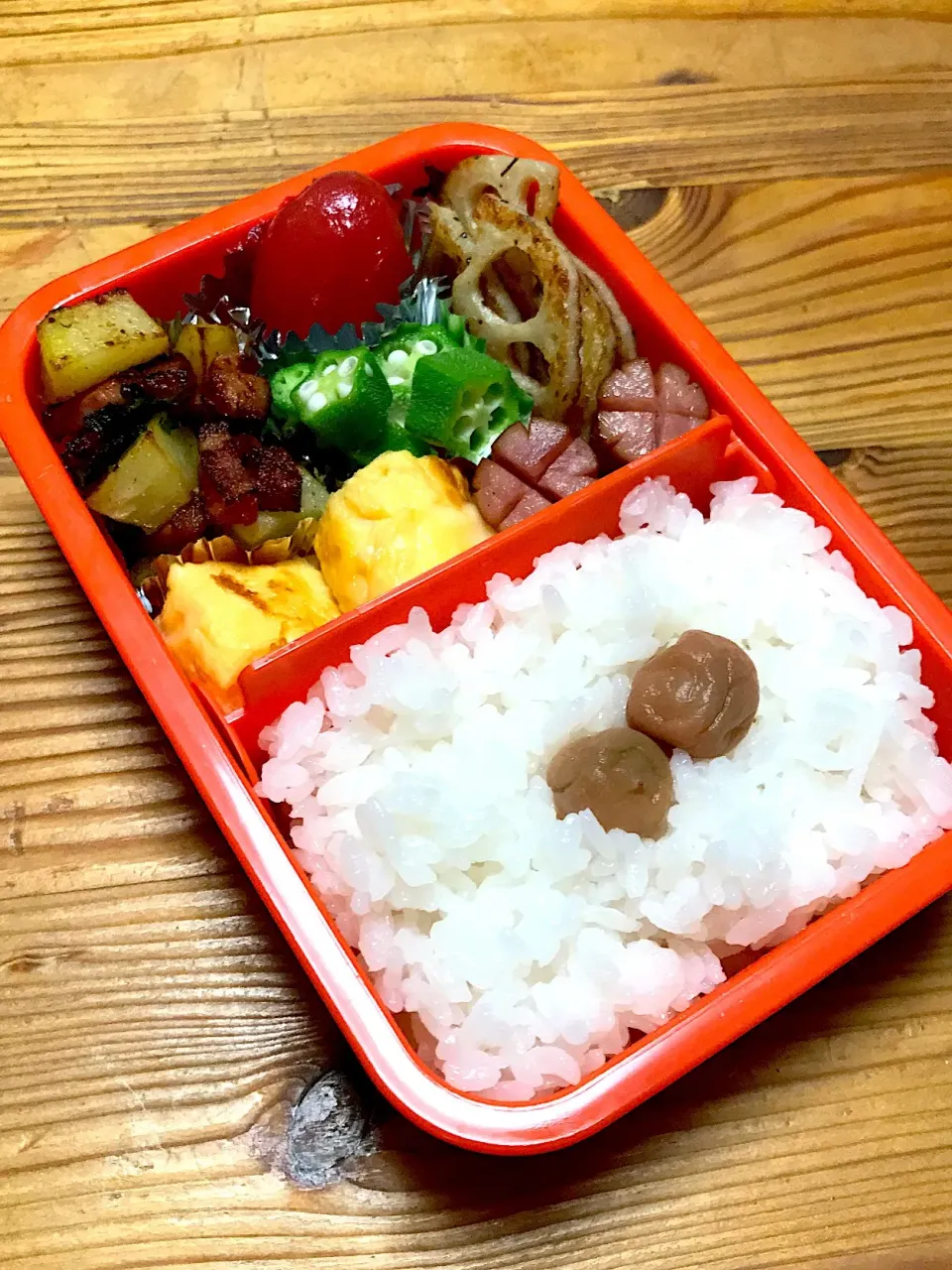 娘弁当🍱
#チーズオムレツ🧀
#ジャーマンポテト 
#フライドレンコン
#アイコトマト🍅 梅酢漬け
#おくら 
#ウインナー|misakoさん