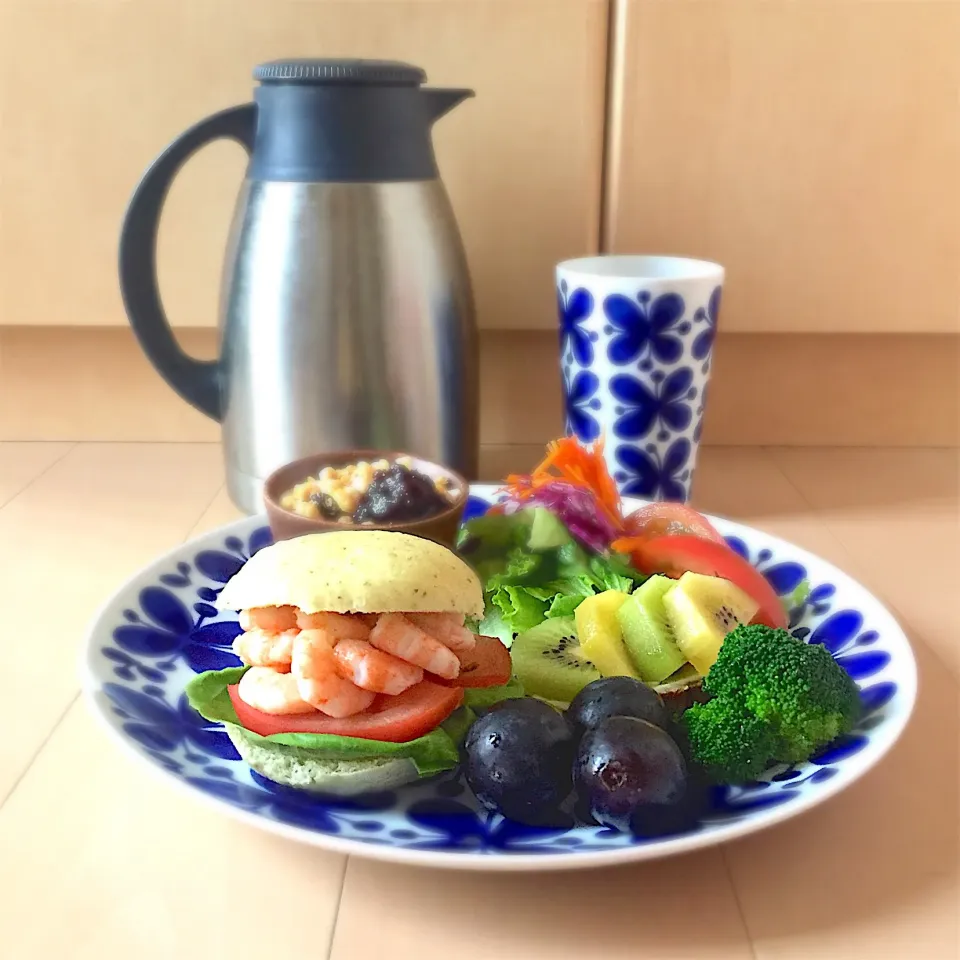 海老#朝ごはんプレート 🦐キウイ🥝サンド🥖#朝ごはん #サンドイッチ #おうちカフェ|ゆかりさん