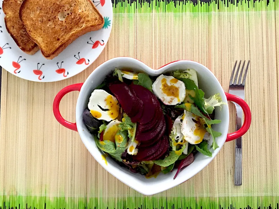 Rucula salad with goat cheese,beetroot and honey|Natalia Rodriguezさん