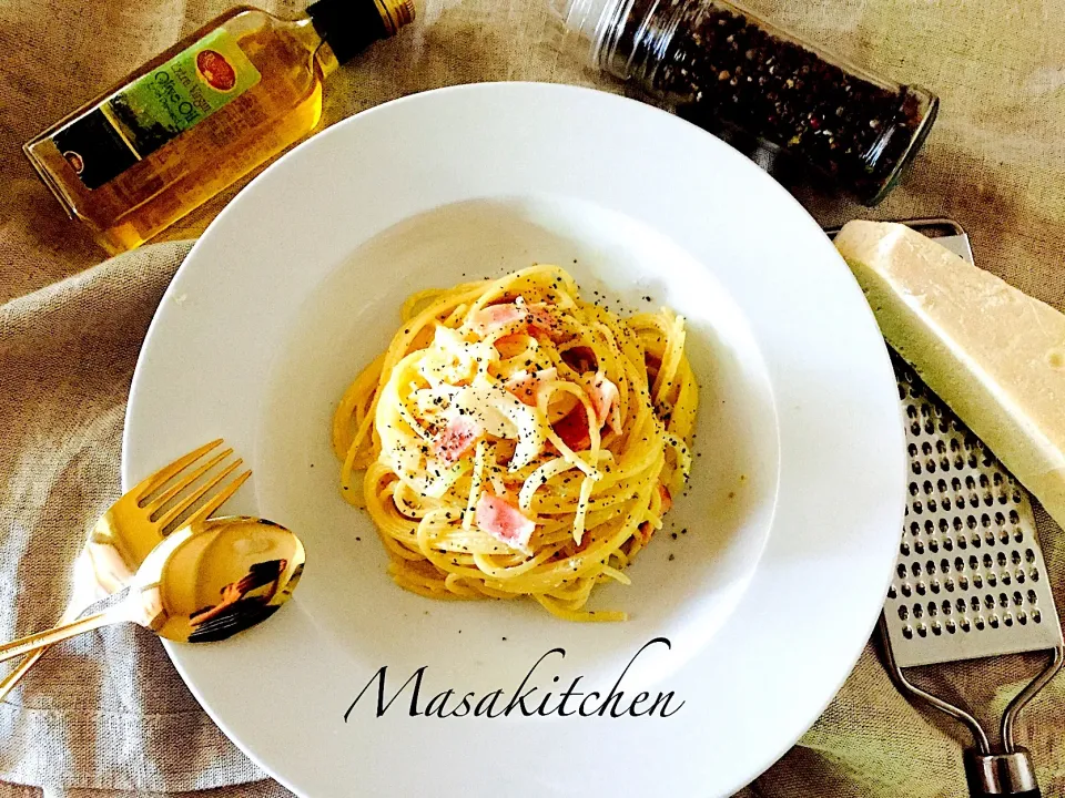 Everyone love Carbonara  I made it normal one but recipe is with garlic.|Masakiさん