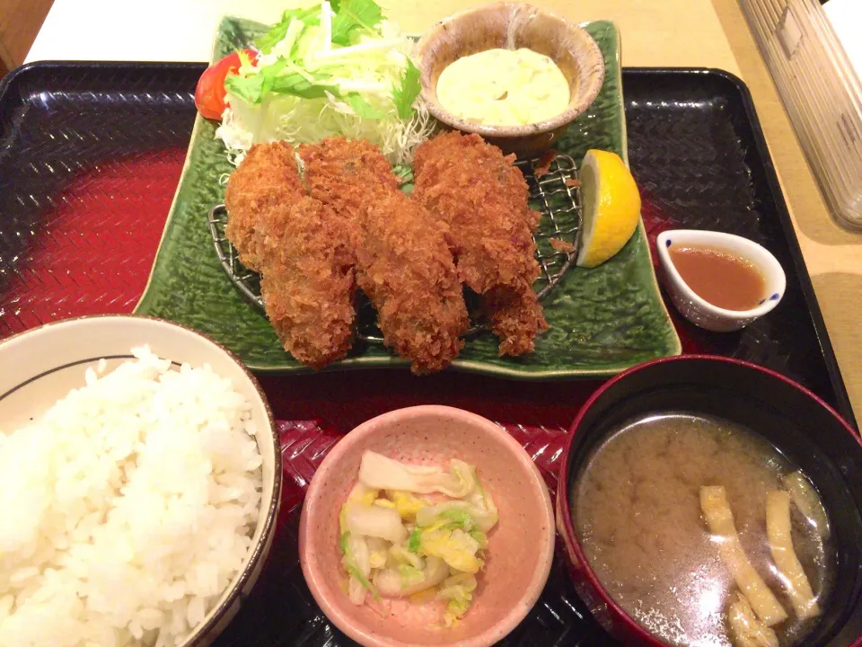 手作りタルタルソースの広島産かきフライ定食|T. Wonderさん