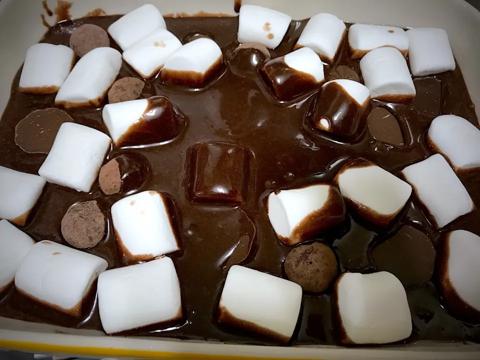 Snapdishの料理写真:Cake 🎂 Brownies with marshmallow|Food Gardenさん