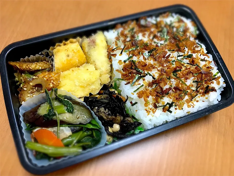 👨🏻父ちゃん弁当 
ササミのチーズ梅肉フライ
 セロリとちくわのきんぴら 
ひじきの煮物
野菜炒め(人参獅子唐空芯菜ベーコン)|まいまいさん