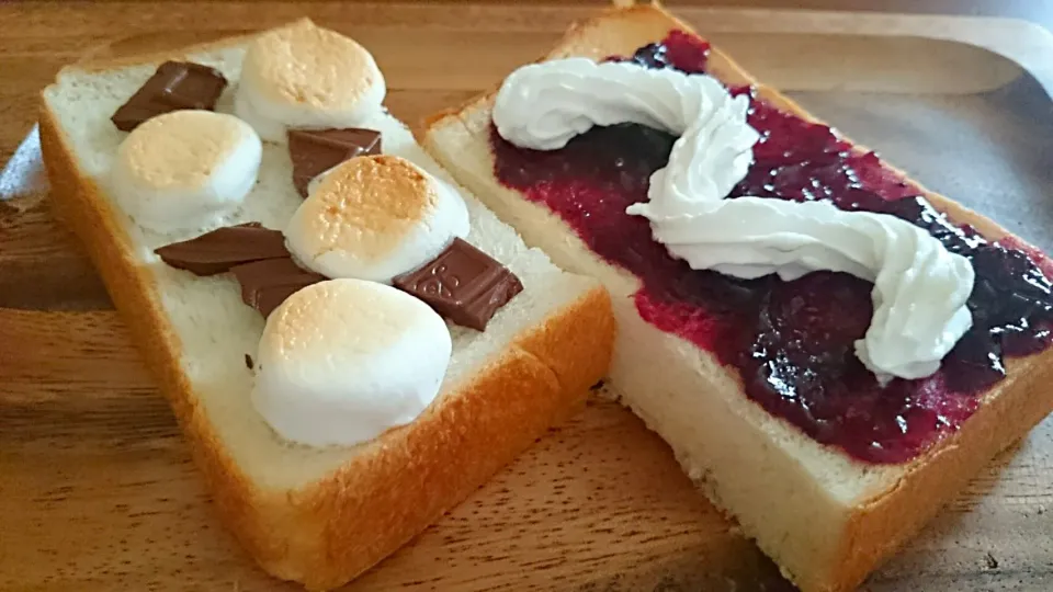 子供朝ご飯🍞チョコマシュマロ、ブルーベリージャムトースト|アンジェさん