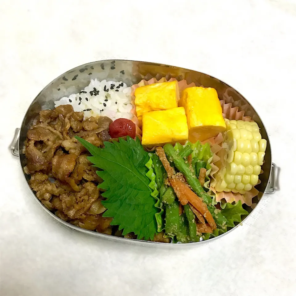 Snapdishの料理写真:豚の生姜焼き丼
玉子焼き
人参とインゲンの胡麻和え
とうもろこし(ピュアホワイト)
梅干し|Juneさん