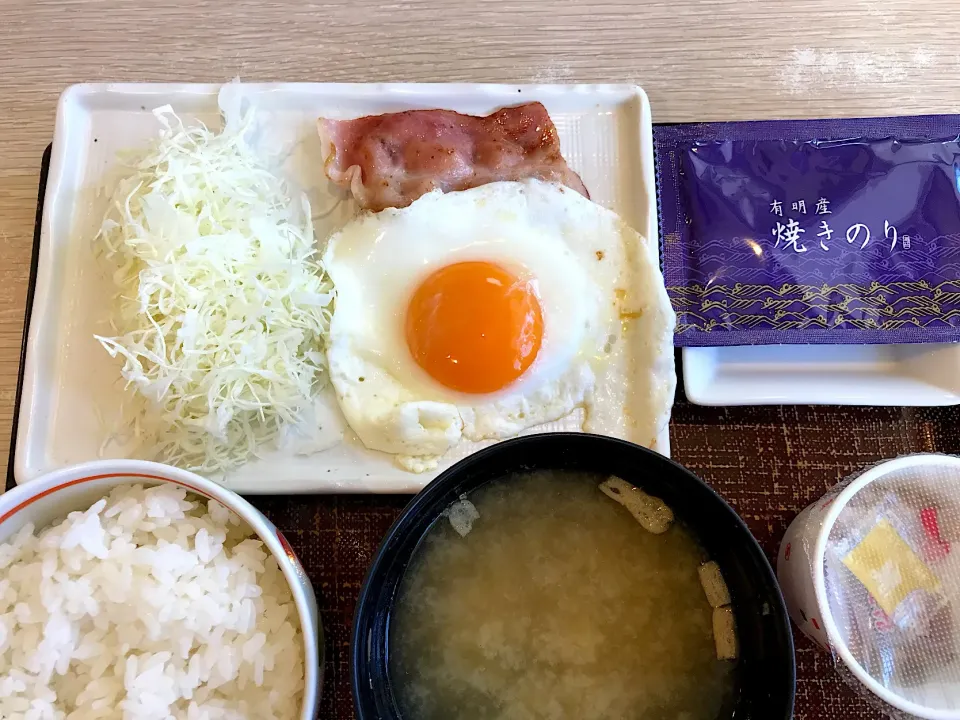 ベーコンエッグ朝食 (納豆)|マハロ菊池さん