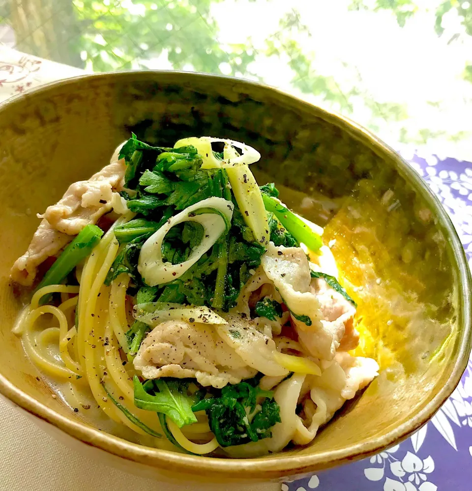 昼ごはん  春菊と豚肉の和風パスタ|砂雪さん