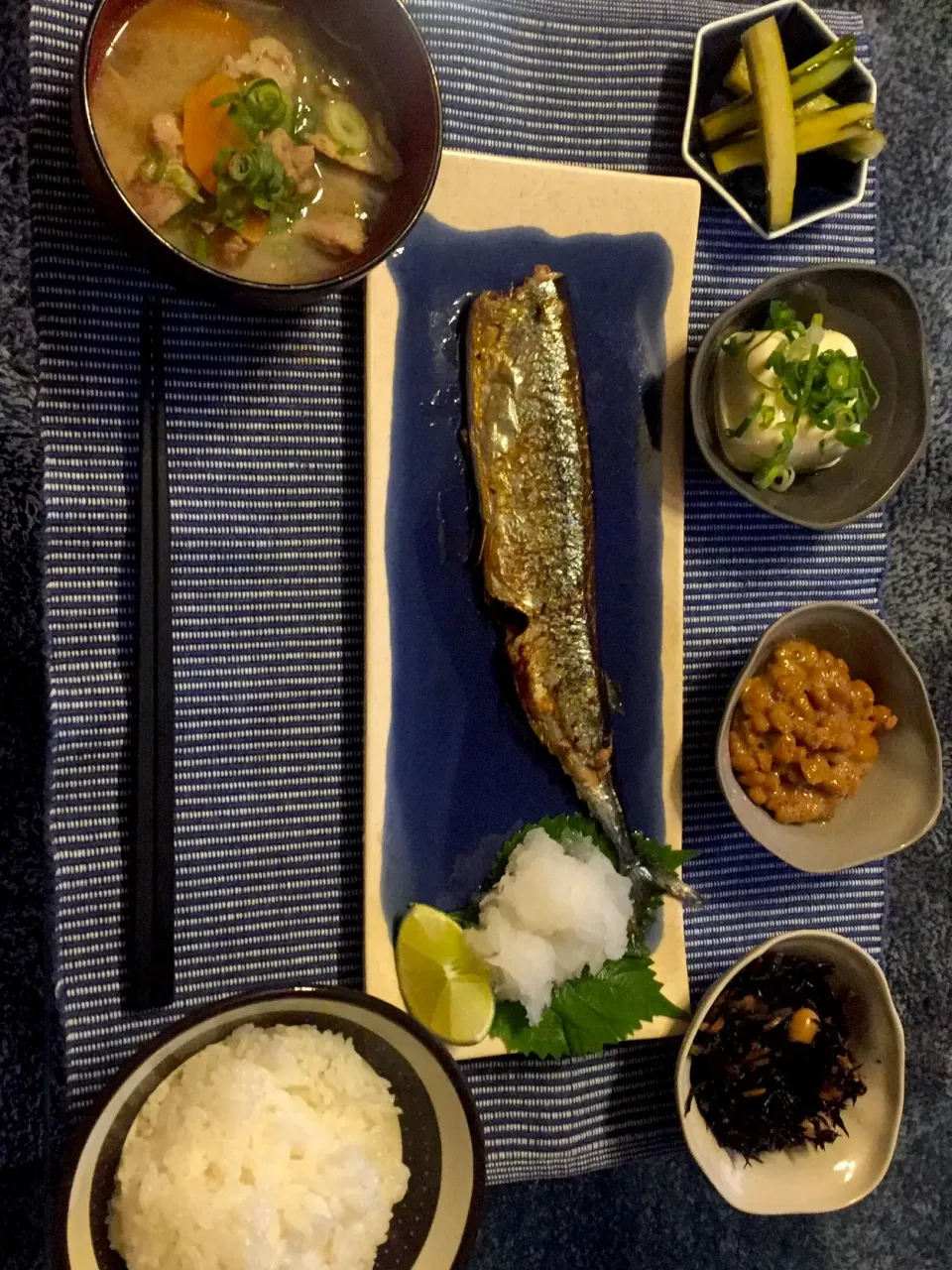 The Japanese food I feel like eating if I'm returning from foreign countries.
In saury, pork miso soup.
#秋刀魚#豚汁#和食|あんさん