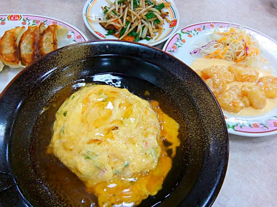 Snapdishの料理写真:最近忙しくて外食ばっか😂

チャーハン天津飯♡
餃子♡エビマヨ♡
レバニラ炒め♡

 #おそとごはん #餃子の王将 #Dinner|しほさん