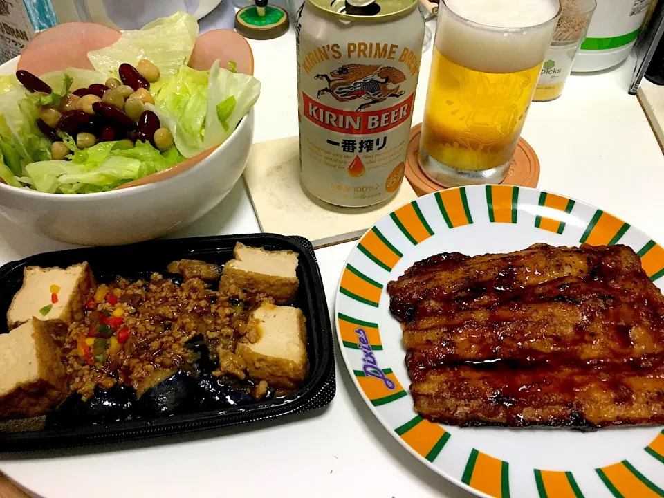 サンマ蒲焼き・茄子と厚揚げのピリ辛炒め・レタスとミックスビーンズのサラダ|しのぶさん