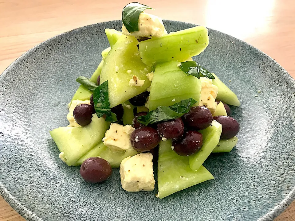 Cucumber, Feta, Olives and Rocket Salad|Sergio Lacuevaさん