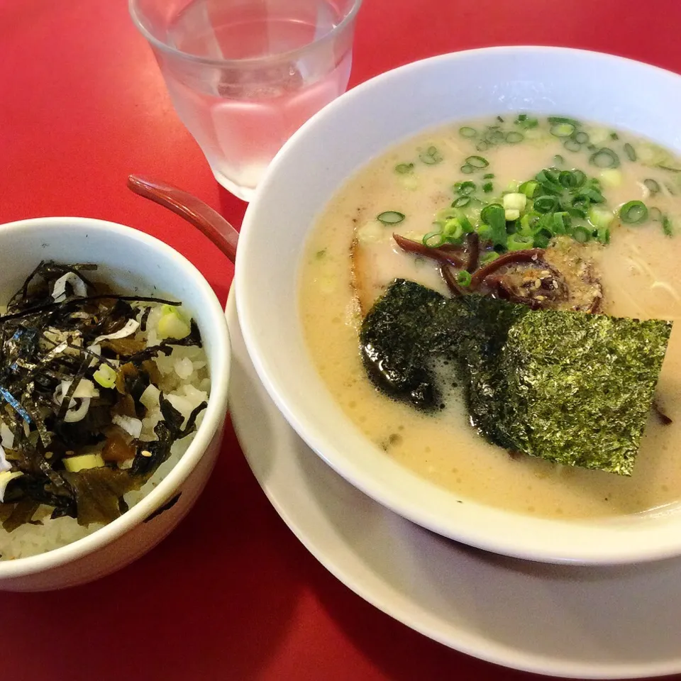 Snapdishの料理写真:まるきんラーメン & 高菜ご飯 2017.9.19|キラ姫さん