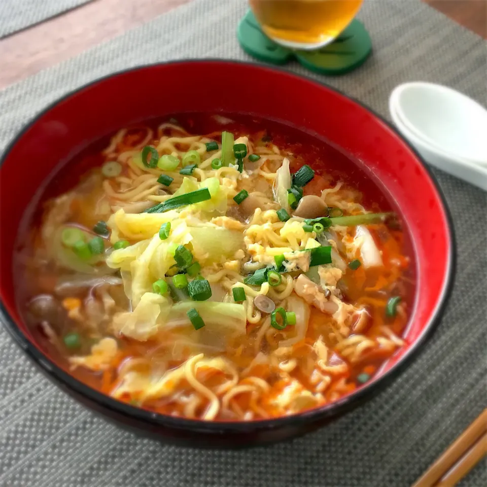 Snapdishの料理写真:サンラータンメン🍜／袋麺醤油|𓇼 Ⓢ Ⓗ Ⓘ Ⓝ Ⓞ Ⓑ Ⓤ 𓇼さん