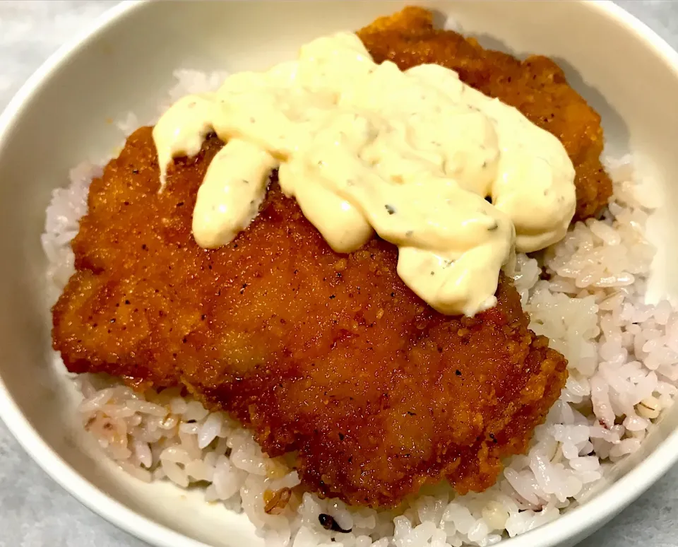 今夜は、ファミチキを使ってチキン南蛮丼を頂きます😋|ギムレットさん