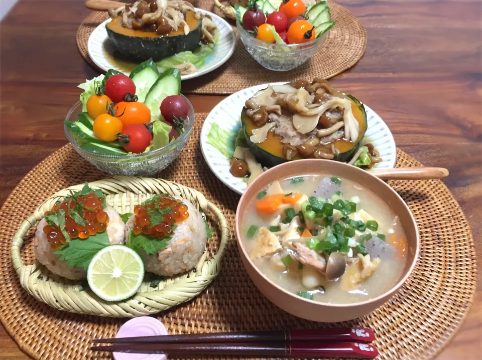 Snapdishの料理写真:土鍋はらこ飯 南瓜の挽肉あんかけ 豚汁 カラフルトマトサラダ の晩御飯|K N 3さん